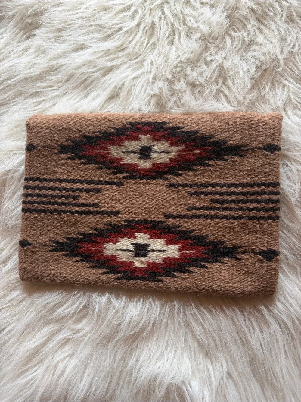 Wool clutch